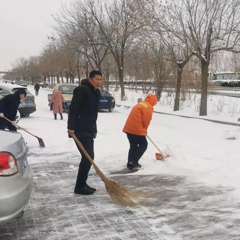 冬日暖意，白雪中的一抹交行蓝