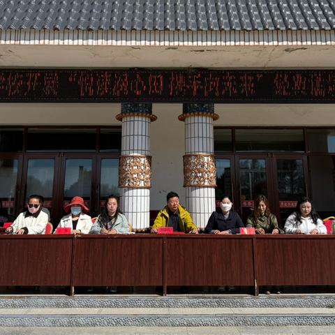 【悦读润心田 携手向未来】阿尔本格勒中心学校开展经典诵读暨读书汇报活动