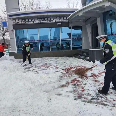 雪天我在岗，疏导保畅通