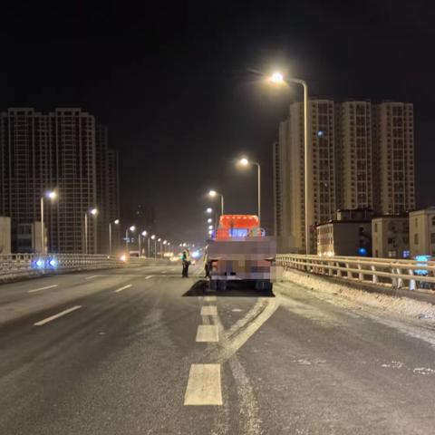夜间严查闯禁行，保障安全不松懈