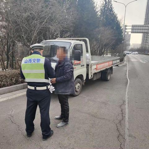 货车闯禁行，交警严查处