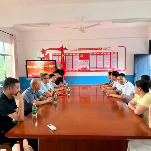 情暖教师节，同心赴新程——县领导教师节慰问传递殷切期望