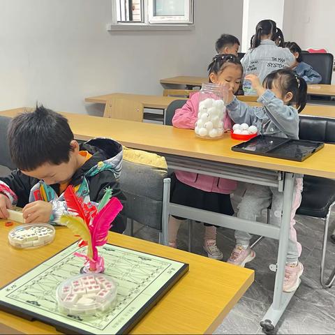 【道里区工农街道美晨社区新时代文明实践站】开展汇聚“棋”妙·畅享童年趣味下棋活动