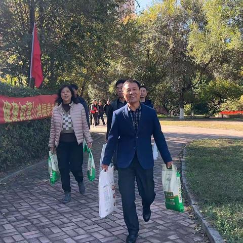 敬老爱老、情暖重阳