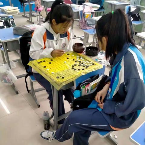 培养学生个性特长，丰富课余生活，拓展实践空间，让学生在乐中求学，促进素质提高