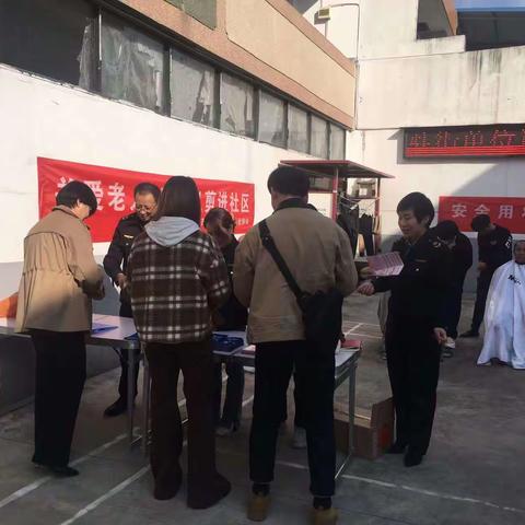 长安区市场监管局开展“安全用妆，共治共享”化妆品宣传及义剪活动