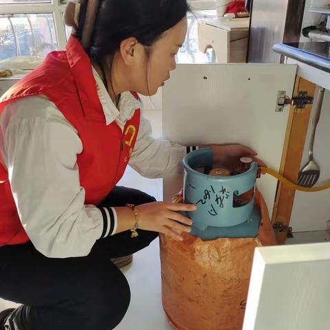 西城街道新园社区开展“安全无小事，排查在行动”专项活动