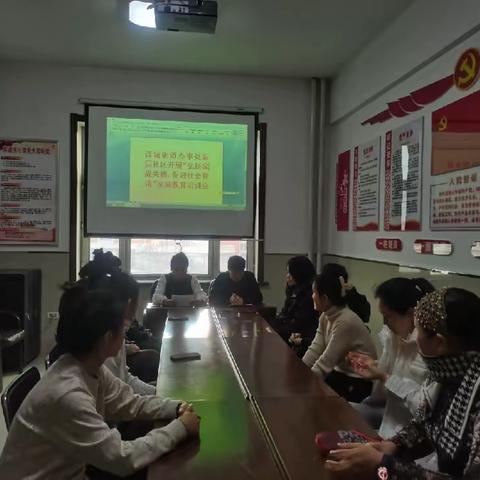 西城街道办事处新园社区开展“弘扬家庭美德，促进社会和谐”家庭教育培训会