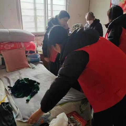 园林社区开展“弘扬雷锋精神 关爱残疾老人”志愿服务活动