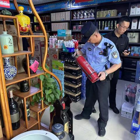 高新分局派出所深入辖区“九小场所”开展消防安全检查