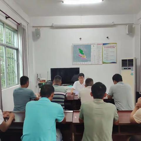 江边乡江边村村委会开展预防登革热卫生大整治活动