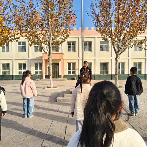 弘扬宪法精神，建设法治校园——辛安镇镇中心校范庄小学开展宪法宣传周活动