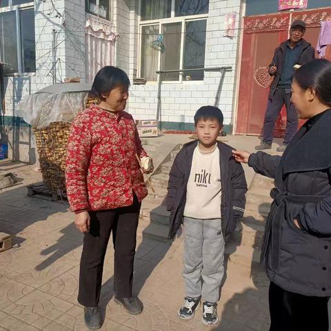 家访传温情，携手话共育——辛安镇镇中心校范庄小学开展家访活动
