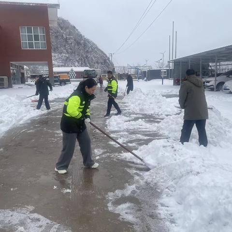 隧道养护中心除雪保畅通：守护交通安全