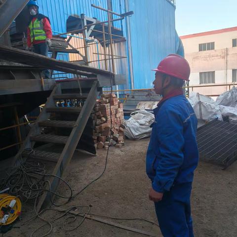 兢兢业业 无私奉献