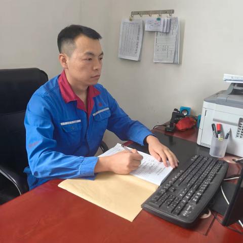 以担当诠释责任，以实干铸就不凡。硫酸三线服务之星-黄清涛