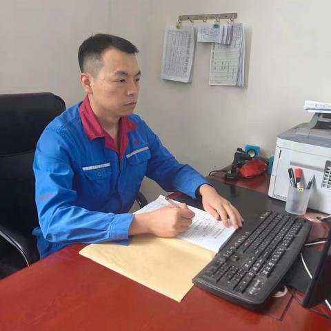 用“能和心”管理好车间。硫酸三线11月质量之星-黄清涛