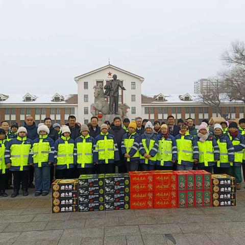 环卫工坚守岗位过新年，师市领导慰问暖人心