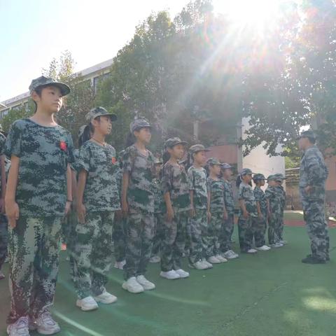 迷彩少年的军训成长记——四（2）班军训纪实