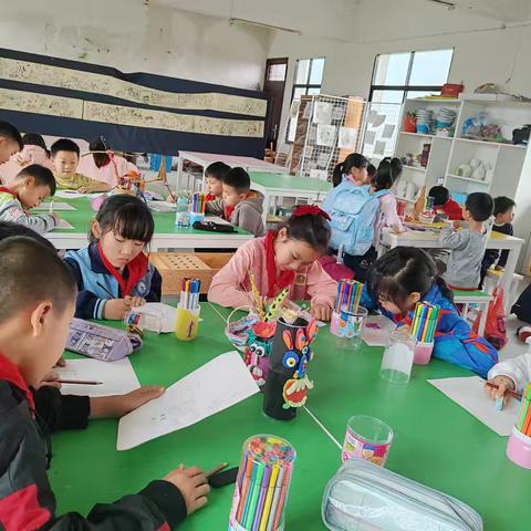 绘出童真 点亮梦想                          ——大明逸夫学校美术社团