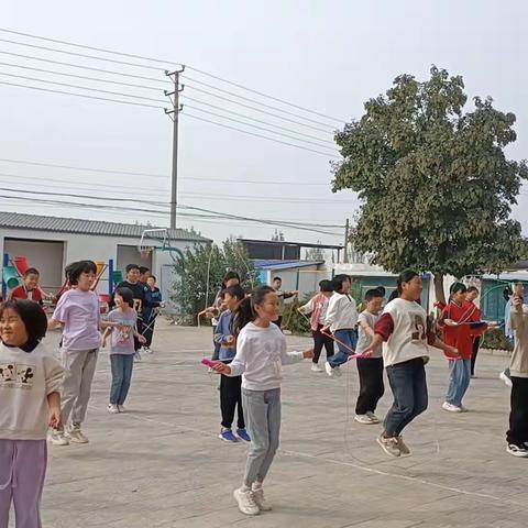 “绳”彩飞扬，活力花园 ————花园小学