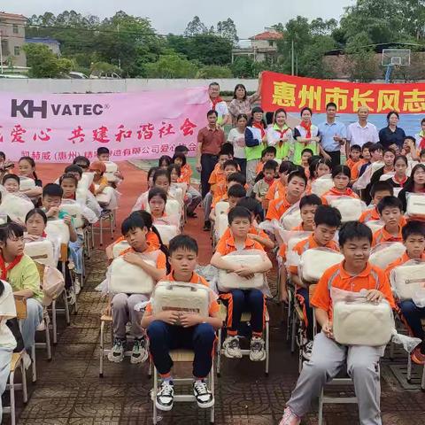 童梦绽放时，爱满乡村小学 “六一”慰问情暖童心