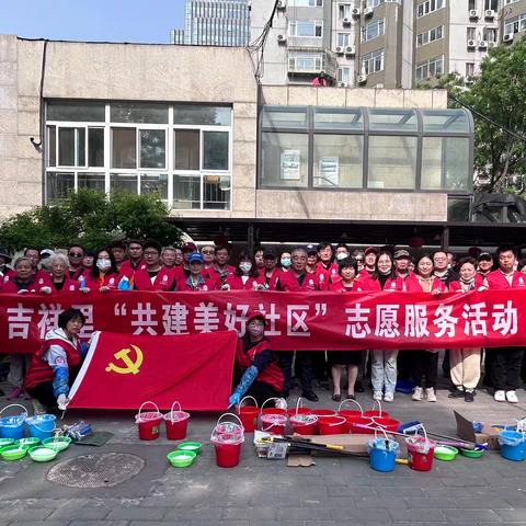 粉刷楼道小广告 美化社区大环境
