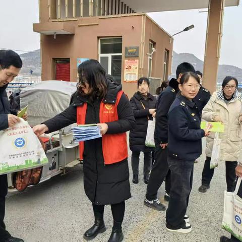 筑牢安全防线 平顺县青羊镇紫东社区联合平顺县应急管理局开展“冬季九防·敲门行动”
