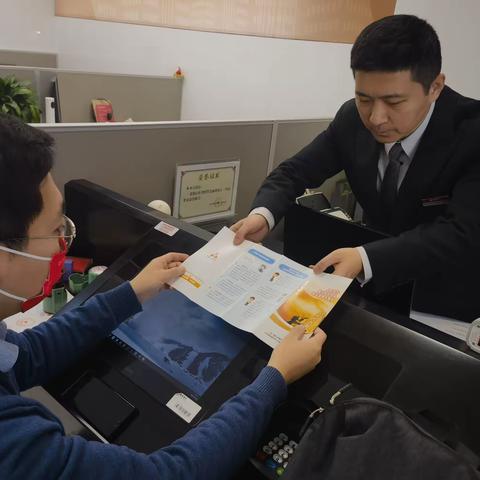 招商银行高新区支行开展整治拒收人民币宣传活动