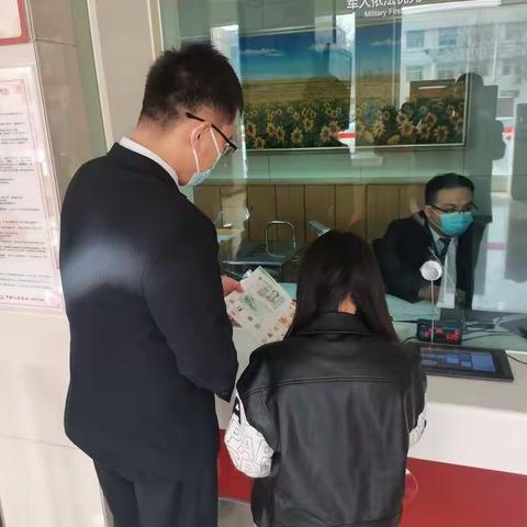 招商银行济宁分行营业部开展反假货币宣传活动