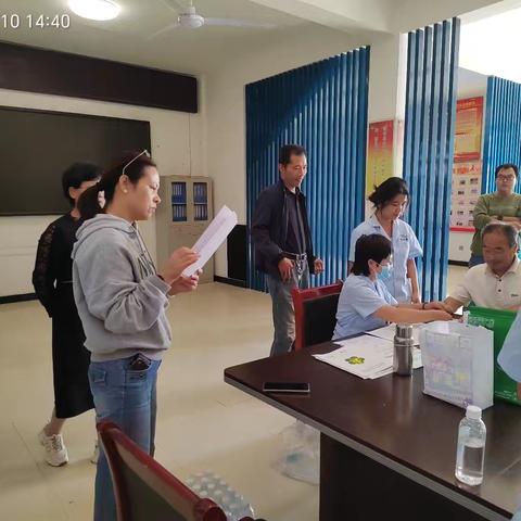 区残联下乡督导残疾人家庭医生签约服务工作