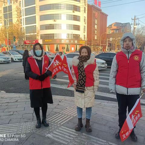 东方医院同交警同志文明交通行服务