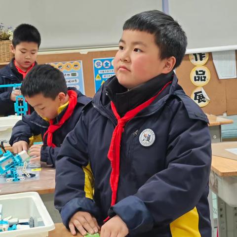 贵阳市观山湖区中天铭廷小学机器人编程