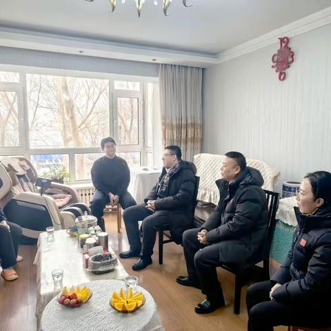 区委副书记、区政府区长于军春节前看望慰问杜刚同志家属