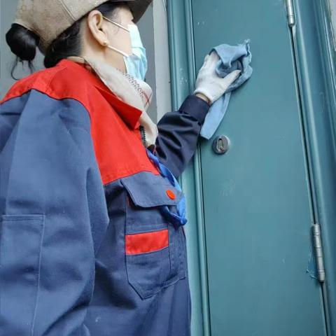 工农街道景江社区开展“大干50天”环境整治活动