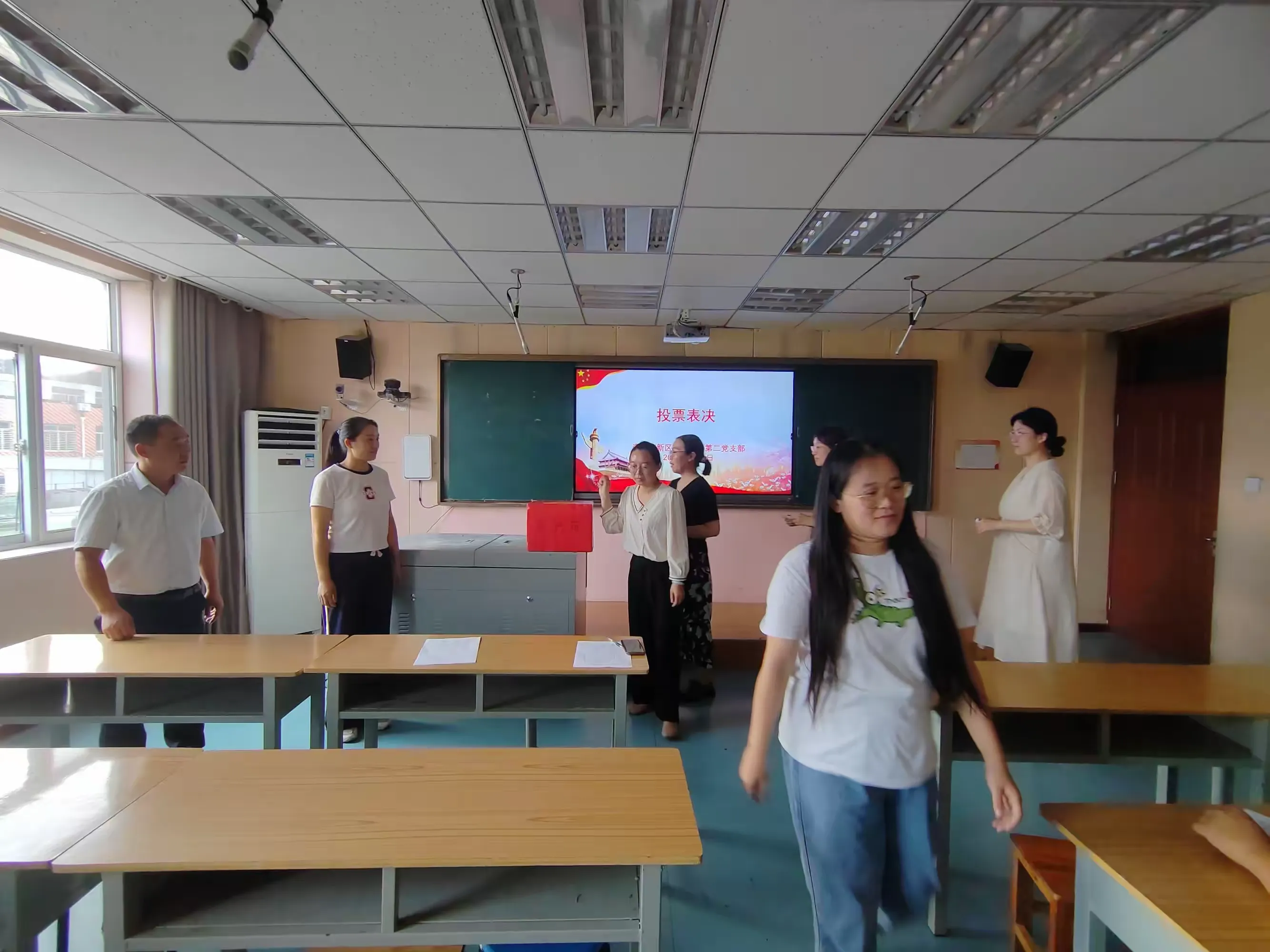 简篇-泰安高新区凤凰小学第二党支部召开接收预备党员支部大会