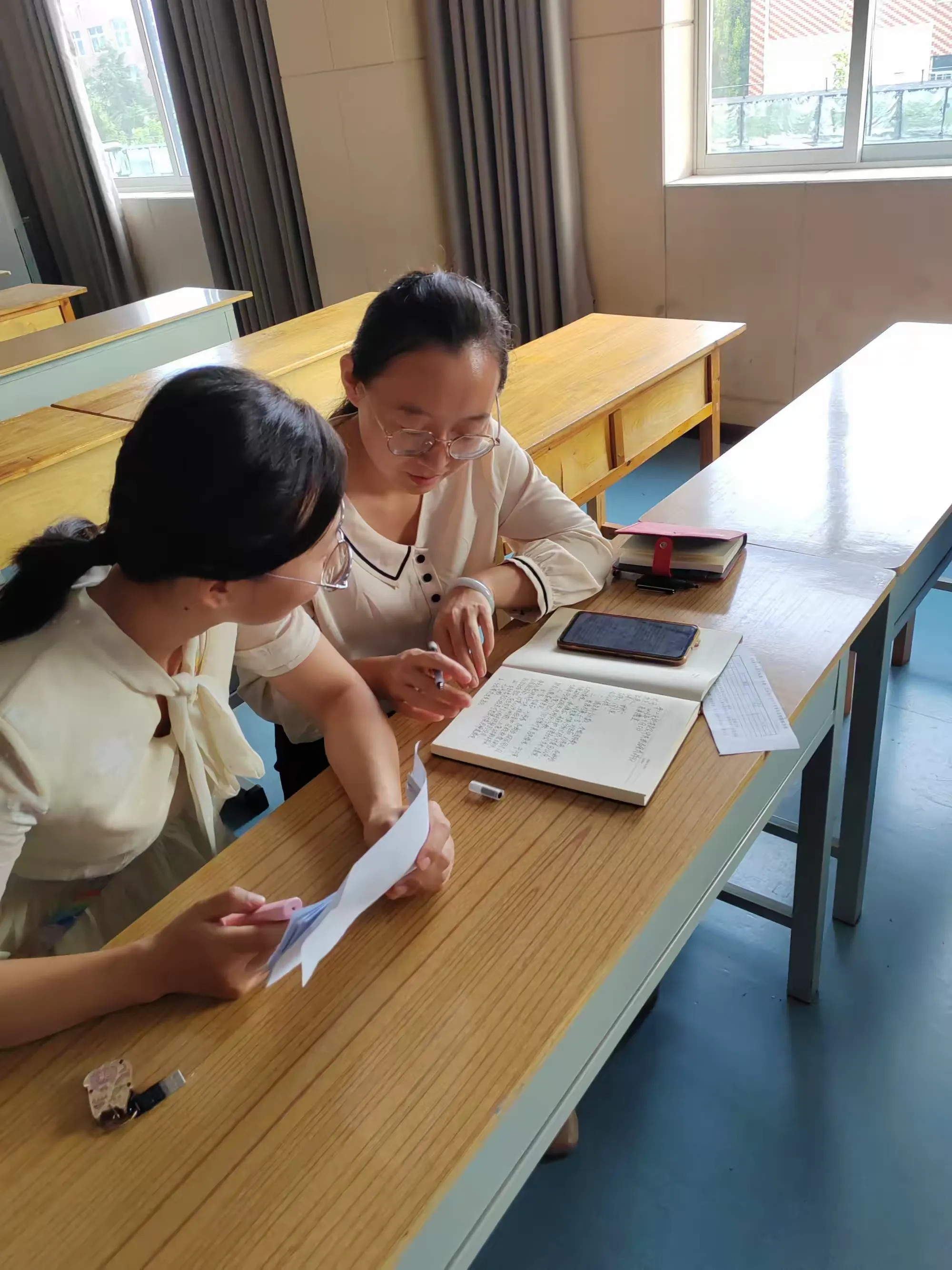 简篇-泰安高新区凤凰小学第二党支部召开接收预备党员支部大会