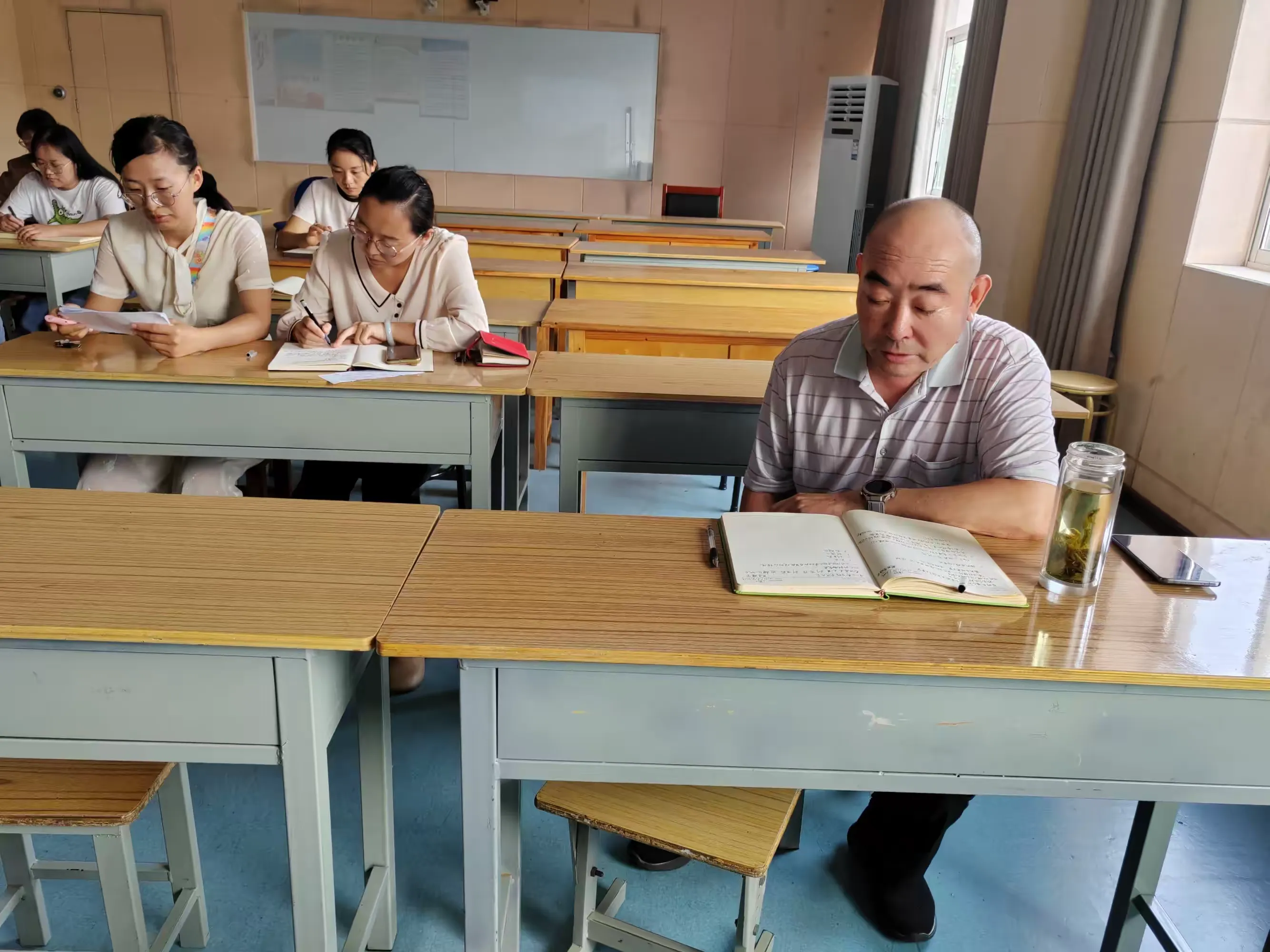 简篇-泰安高新区凤凰小学第二党支部召开接收预备党员支部大会