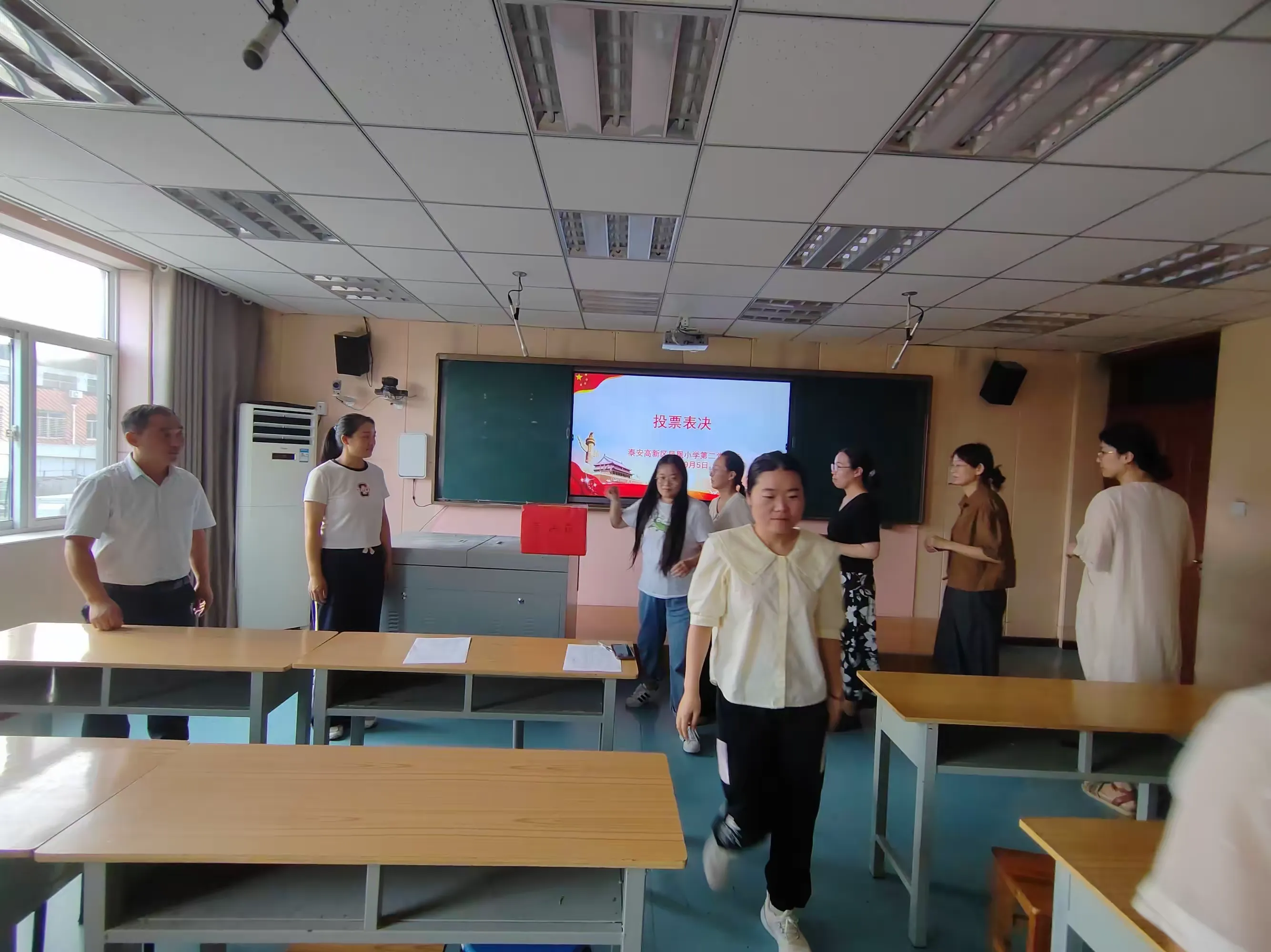 简篇-泰安高新区凤凰小学第二党支部召开接收预备党员支部大会