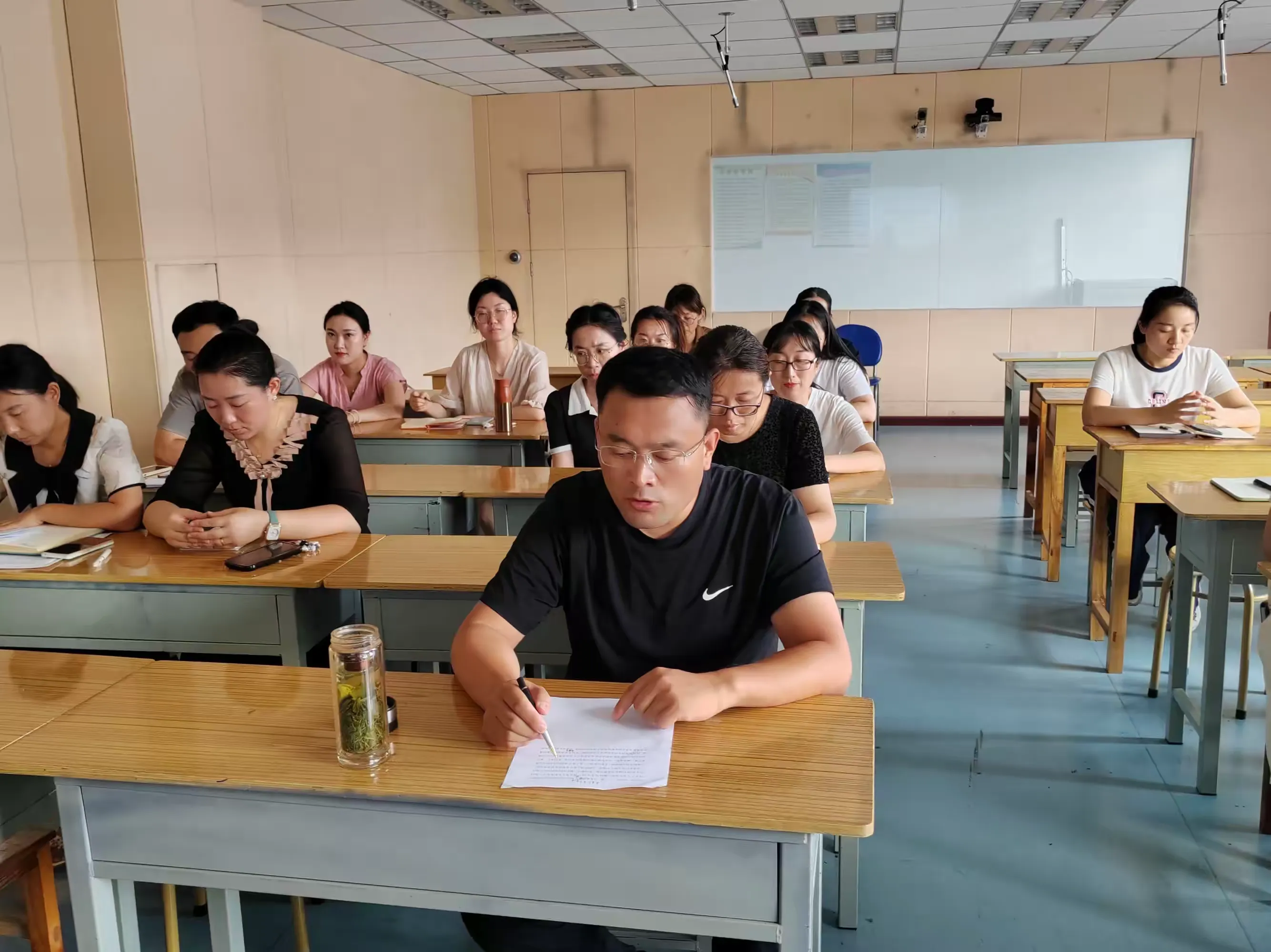 简篇-泰安高新区凤凰小学第二党支部召开接收预备党员支部大会