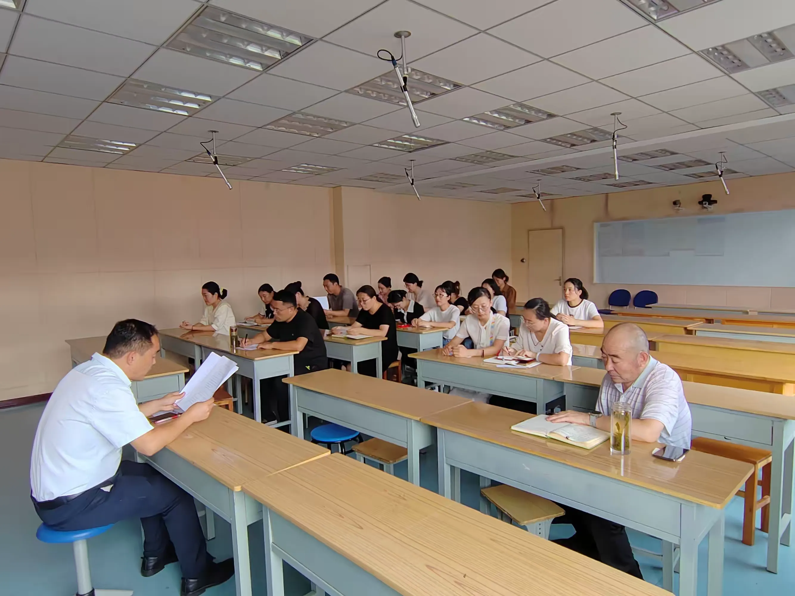 简篇-泰安高新区凤凰小学第二党支部召开接收预备党员支部大会