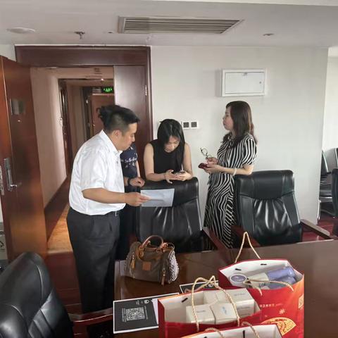 阜外大街网点为甘肃省人民政府驻北京办事处提供现场公务卡办理服务