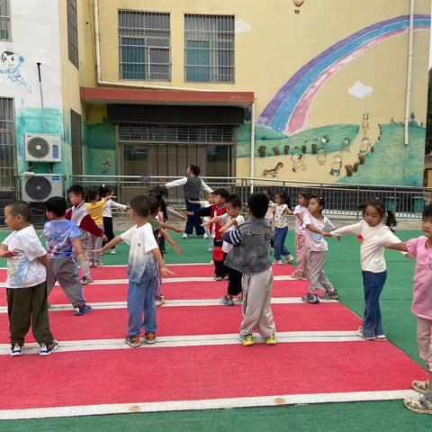 琉璃寺镇中心幼儿园大一班健康领域体育活动《小马过河》