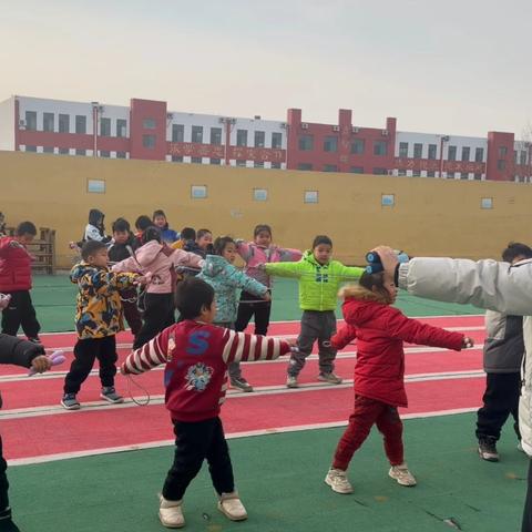 琉璃寺镇中心幼儿园大一班健康领域体育活动《跳绳乐》