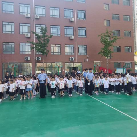 藏蓝进校园 助力开学季