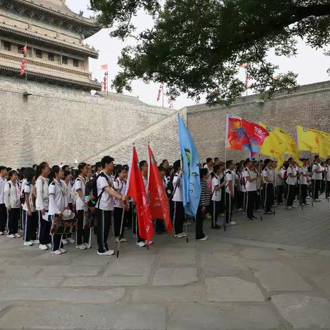 城墙之上，青春绽放光芒