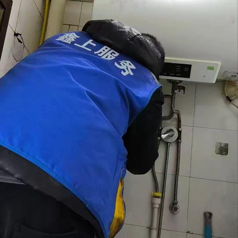 社区暖心行动：清理电力热水器，守护家居安全