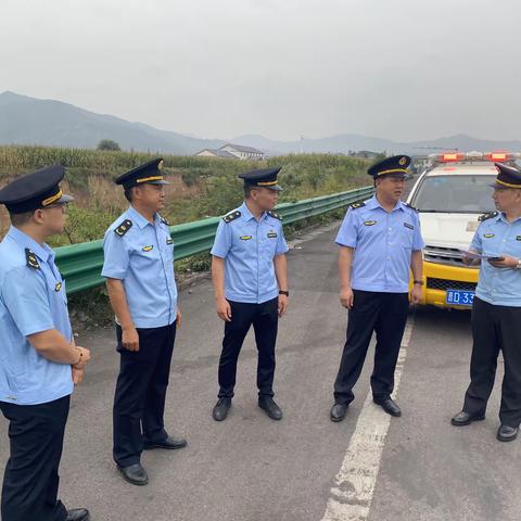 市特勤二大队与行政执法稽查队联合对国道环线“四区两县”的工作进行监督检查