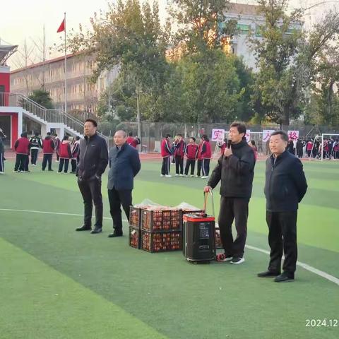 建安区二高高二年级“定点绕柱跑”趣味比赛