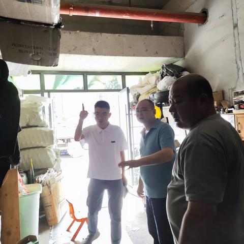 草滩街道联合经开商务局对再生资源回收服务点进行安全隐患排查整治工作